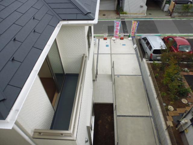 View photos from the dwelling unit. (October 2013) Shooting