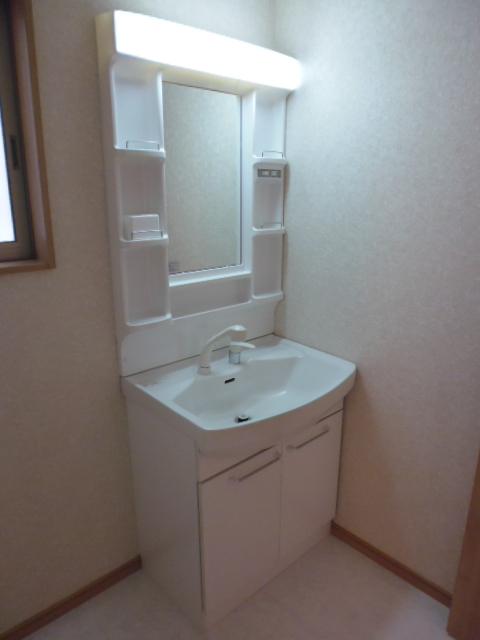 Wash basin, toilet. (October 2013) Shooting