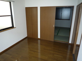 Living and room. It is a corner room