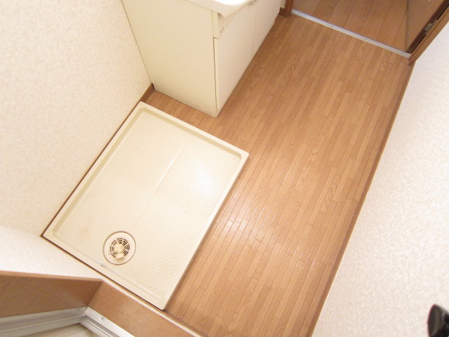 Washroom. Independent wash basin