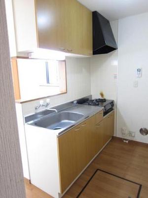 Kitchen. Popular face-to-face kitchen to women