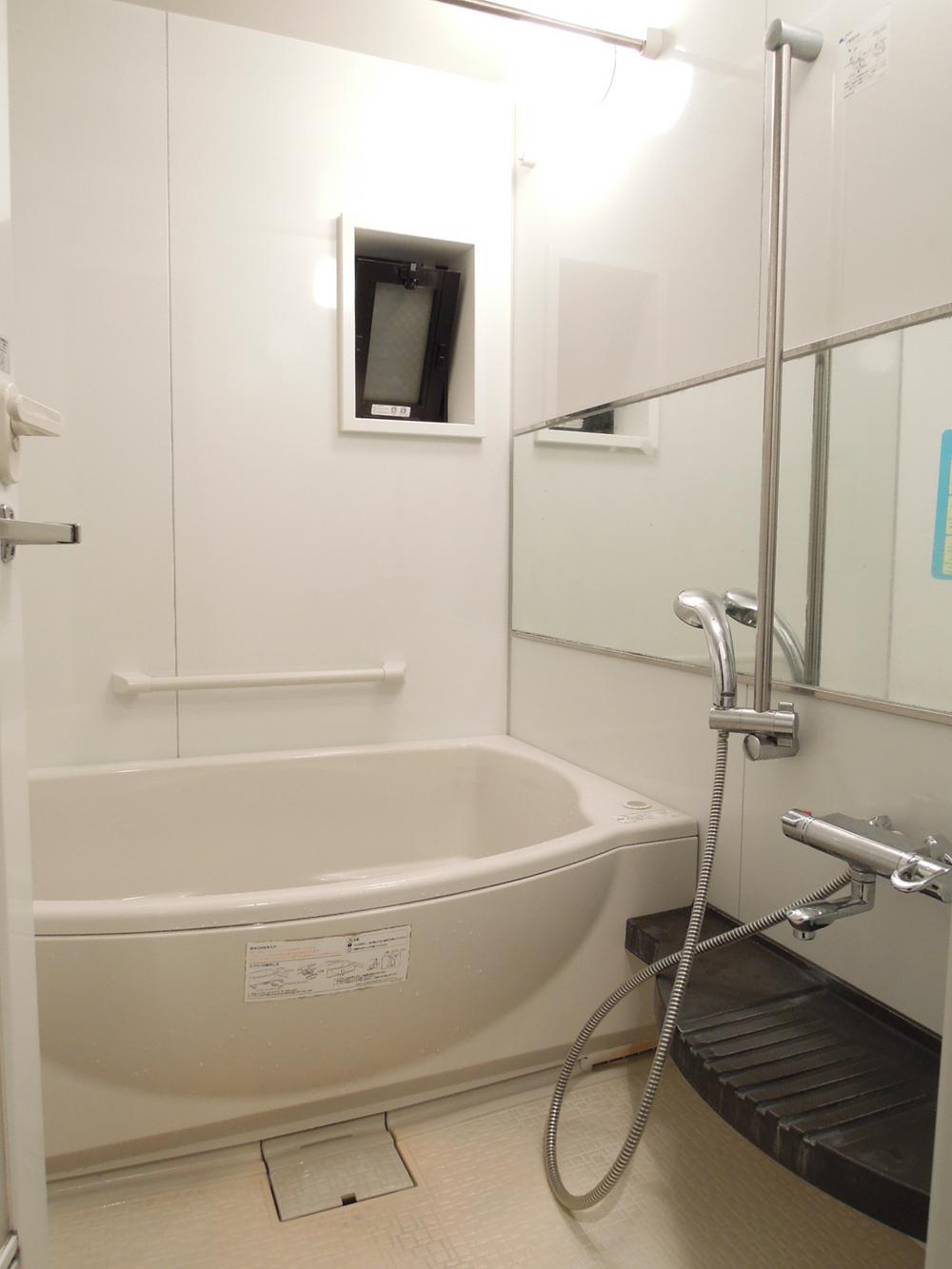 Bathroom. A window bathroom (12 May 2013) Shooting