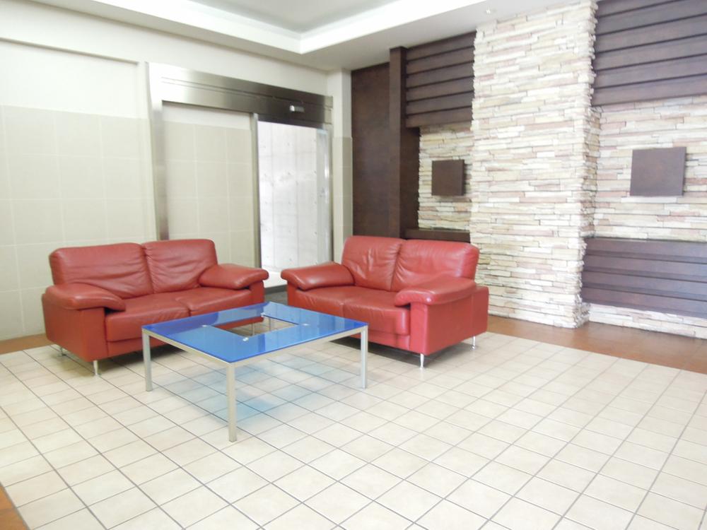 Entrance. Sofa set also Entrance Hall