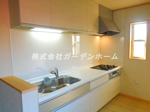 Kitchen. An 8-minute walk station ・ Popular Higashikawaguchi, In day the peace of mind a lifetime shopping facility conveniently located all room 6 quires more stylish atrium of enhancement is very attractive on the same day you visit Allowed south road