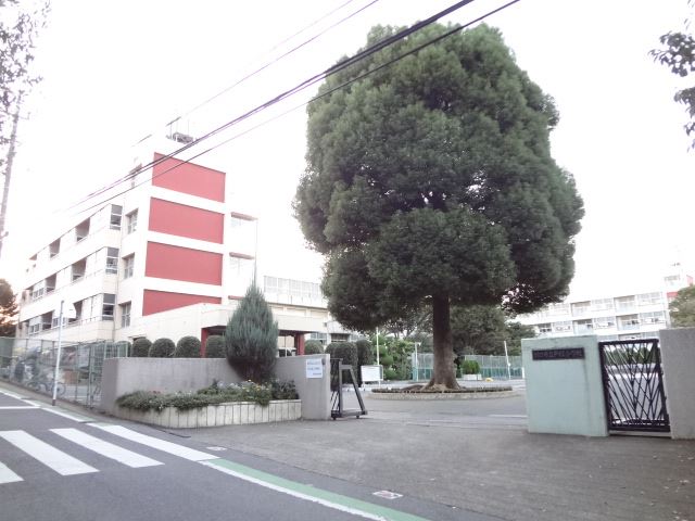 Primary school. City Totsuka to elementary school (elementary school) 410m