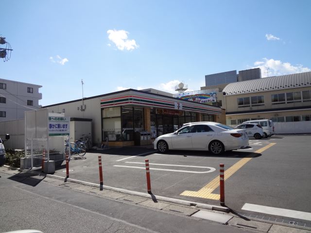 Convenience store. 160m to Seven-Eleven (convenience store)