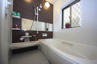 Bathroom. Spacious spacious the bathroom to heal fatigue of the day.  Dated bathroom heating dryer, Also very active in your laundry on a rainy day. It is also equipped with handrail, Friendly even small children and the elderly. Bathroom amenities