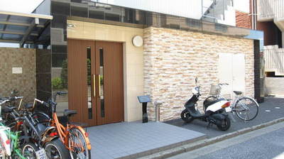 Entrance. Bicycle parking spaces are also available
