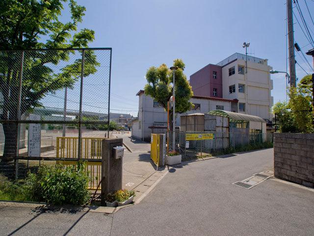 Primary school. 慈林 until elementary school 450m