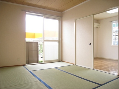 Living and room.  ☆ Japanese-style room of small children worry ☆