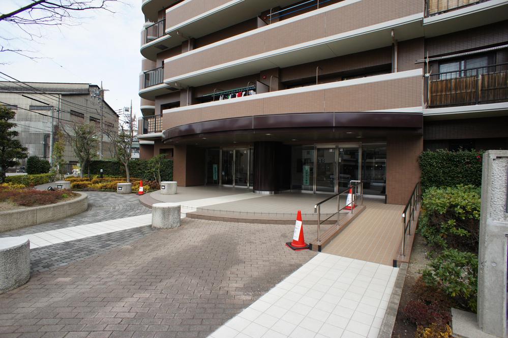 Entrance. Common areas