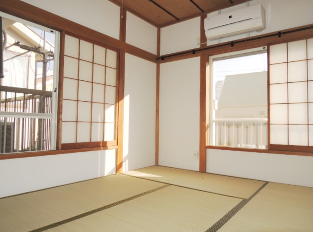 Living and room. Calm Japanese-style room 6 quires