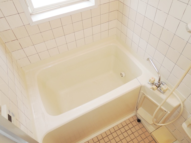 Bath. There is a small window in the bathroom, Add cooked with hot water supply