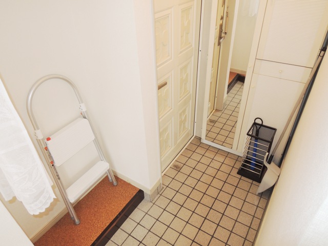 Entrance. Entrance of spread, Storage rooms