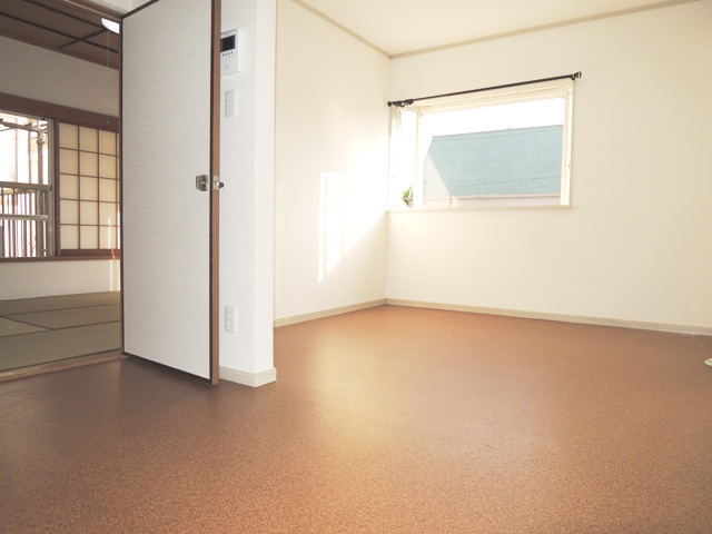 Living and room. Ventilation good indoor