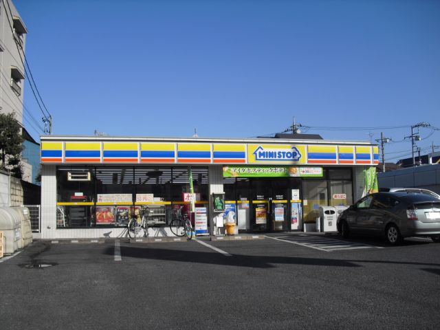 Convenience store. MINISTOP up (convenience store) 210m