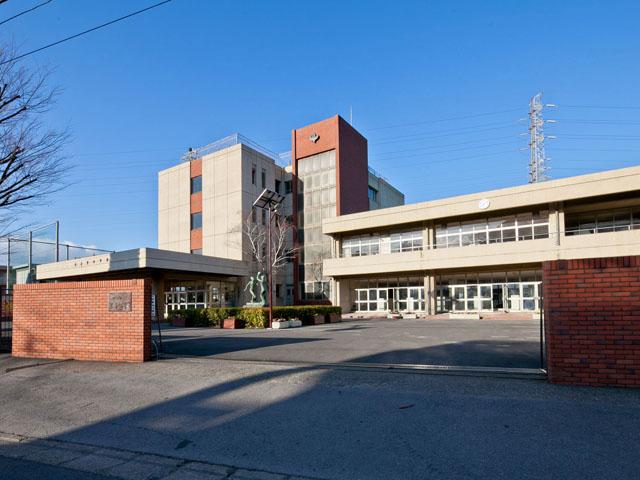 Junior high school. Safely can send your school life is 600m student until Kawaguchi private village junior high school, Taxel children parents with peace of mind. We aim to full tenderness school