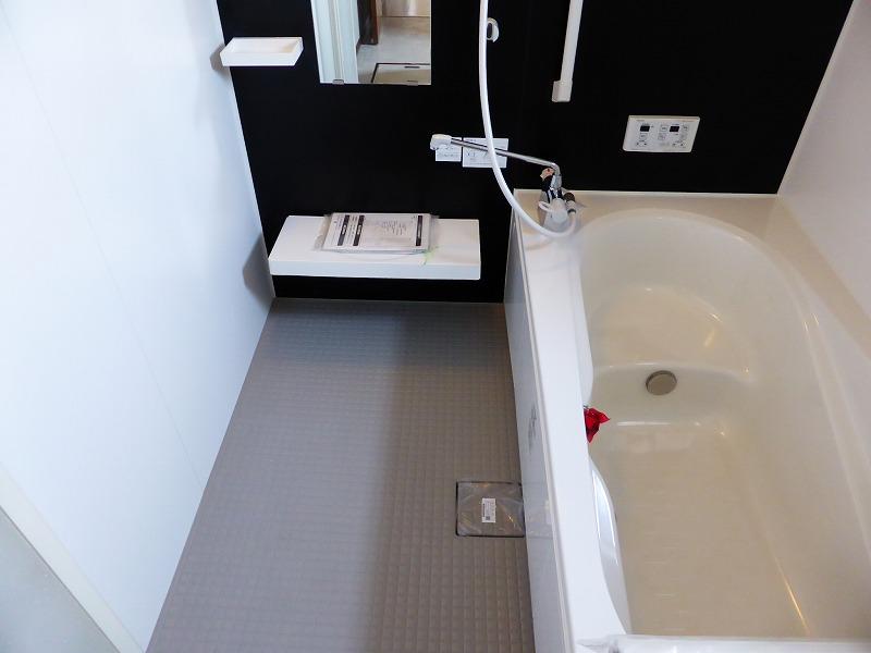 Bathroom. Local (12 May 2013) Shooting