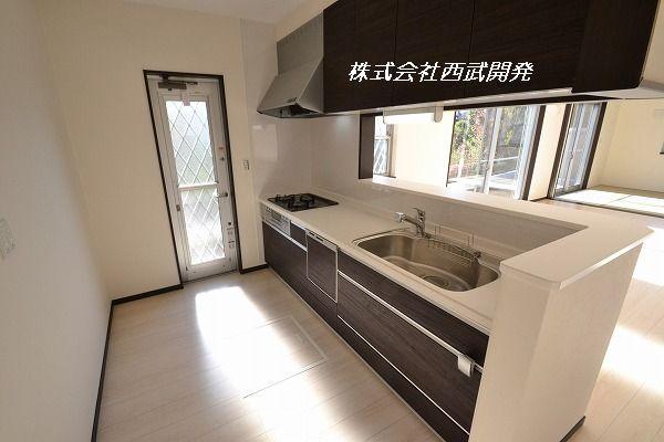 Kitchen. Indoor (12 May 2013) Shooting