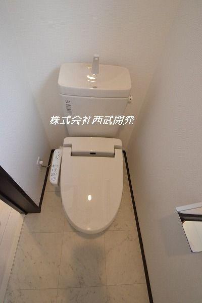 Toilet. Indoor (12 May 2013) Shooting