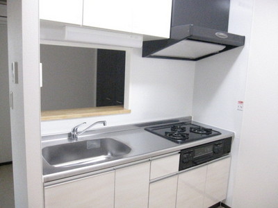 Kitchen. Side dishes also extended with a 3-neck gas stove