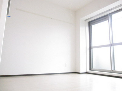 Living and room. Brightness is also good in the second face lighting ☆