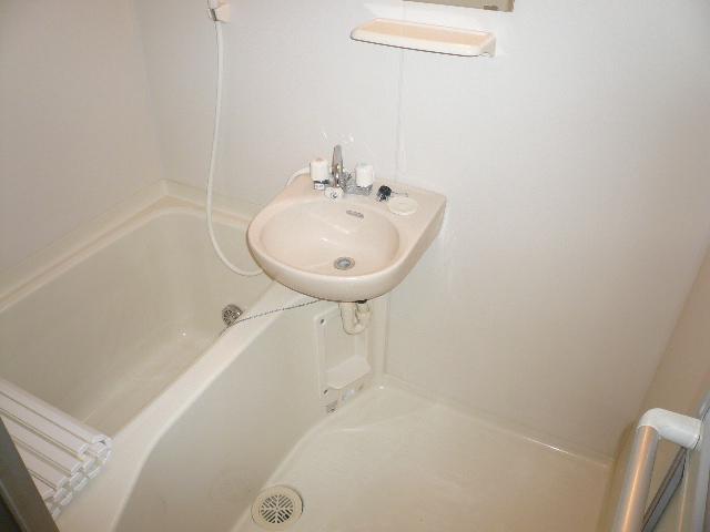 Bath. It is a bath with a wash basin.