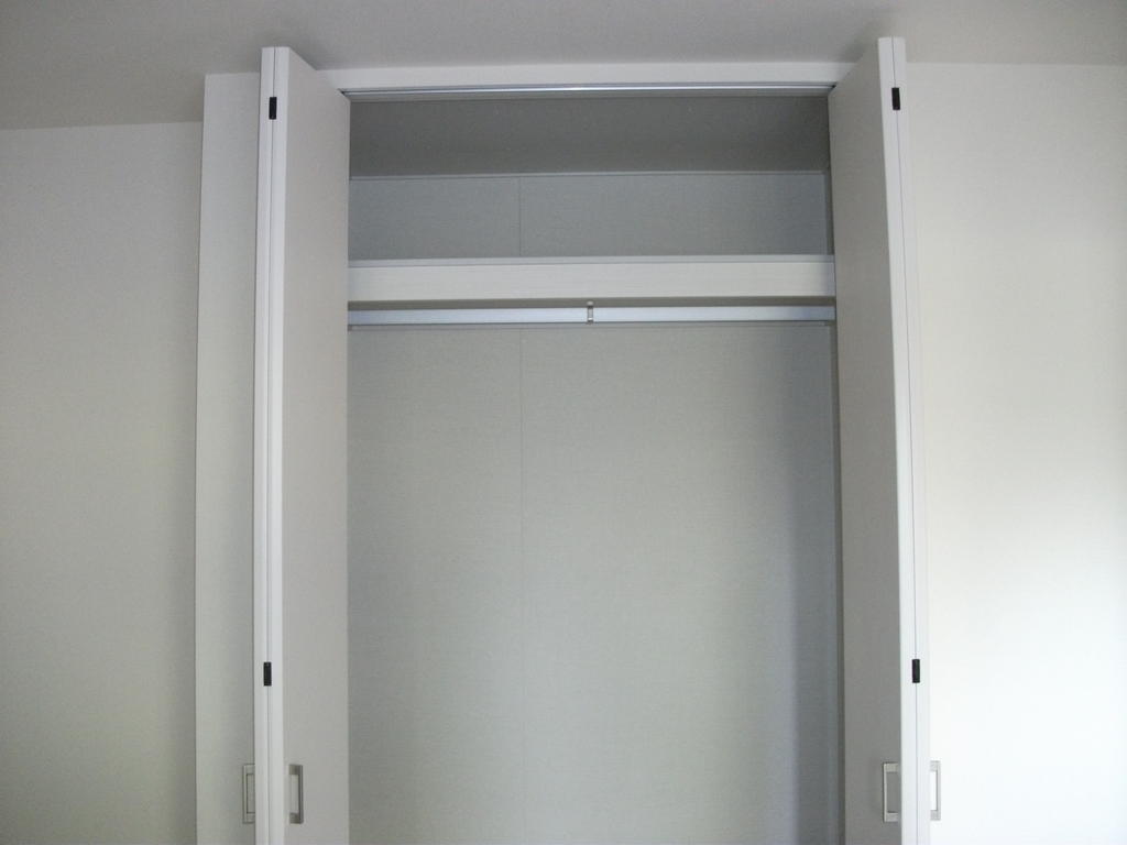 Receipt. Western-style storage space.