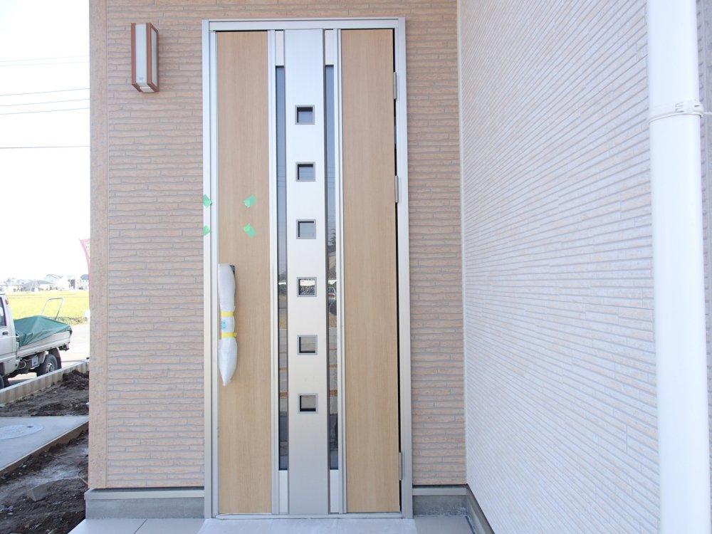 Entrance. Local (10 May 2013) Shooting Building 3