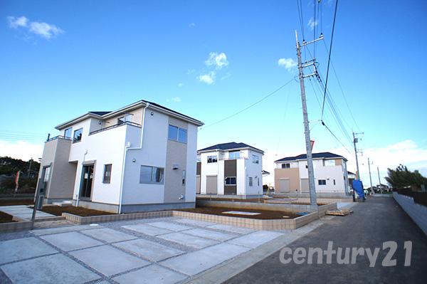 Local photos, including front road. Local (11 May 2013) Shooting 