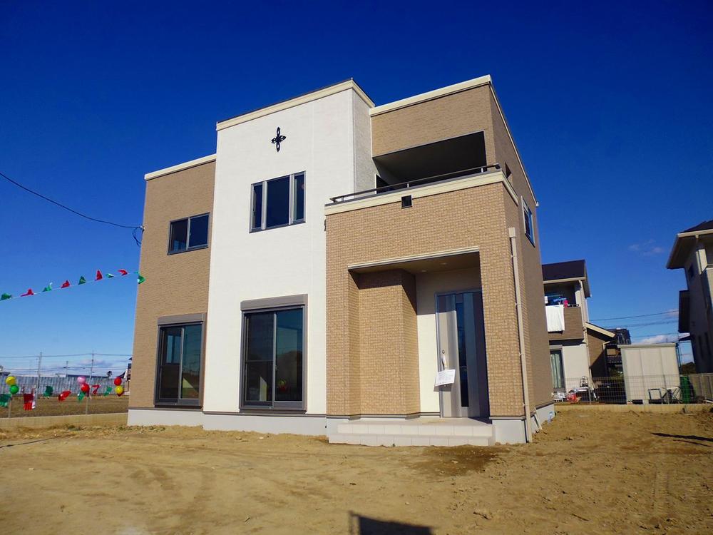 Local appearance photo. (Building 2) Building exterior appearance of the urban and natural atmosphere