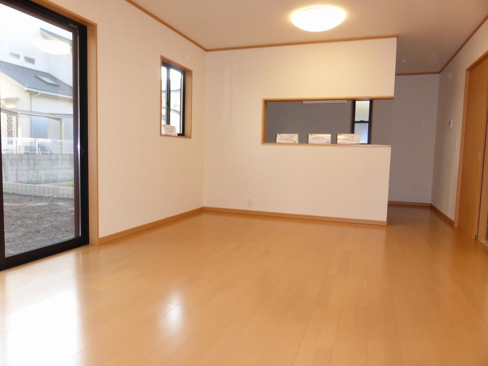 Living. 2013.10.28 shooting. Living 16 Pledge.