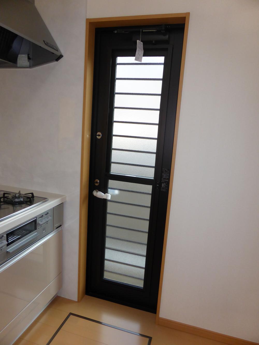 Kitchen. 2013.10.28 shooting. With a convenient back door.