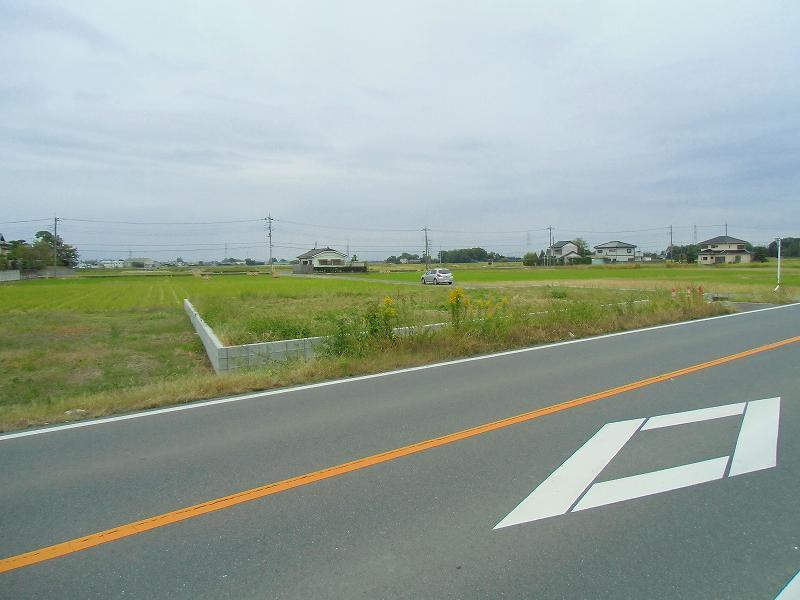 Local photos, including front road. Local (10 May 2013) Shooting