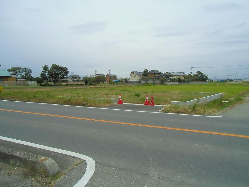 Local photos, including front road. Local (10 May 2013) Shooting
