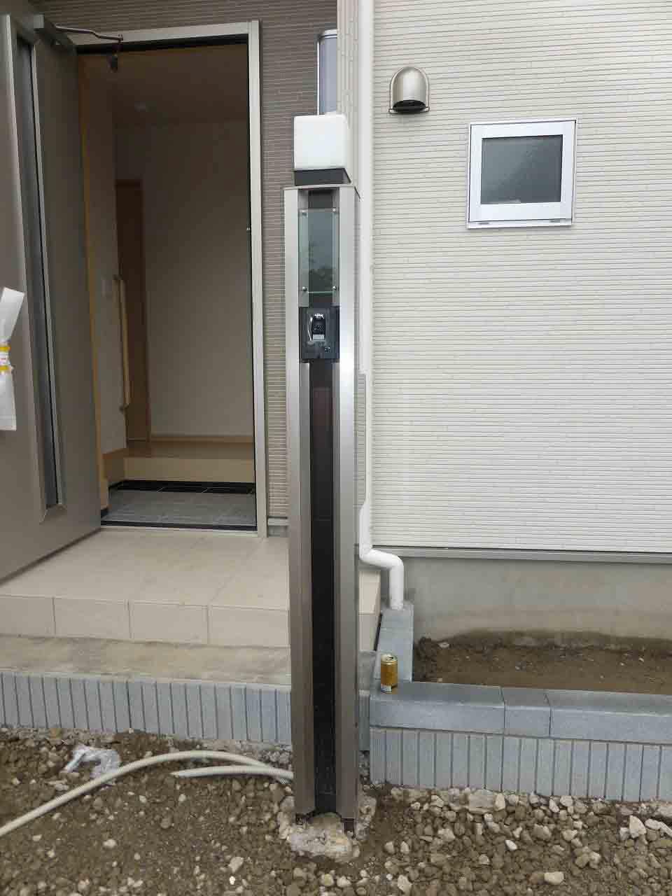 Entrance. Example of construction