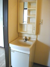 Washroom. Independent wash basin