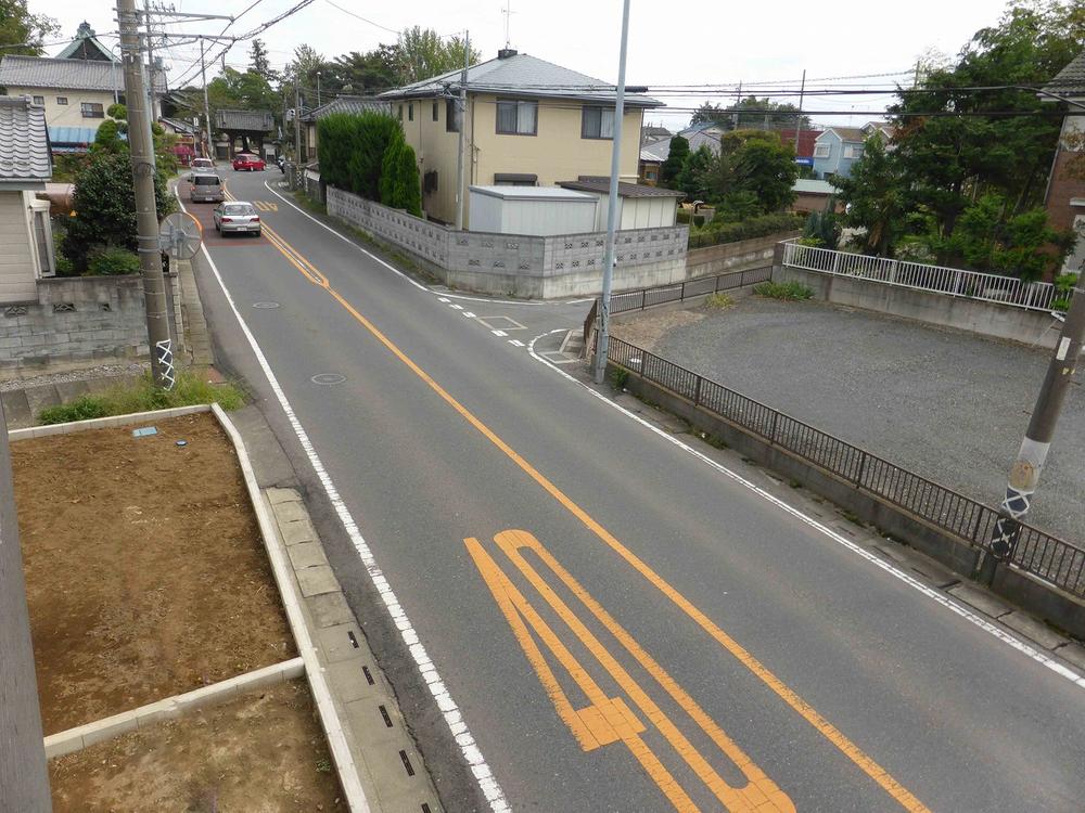 Local photos, including front road. Local front road