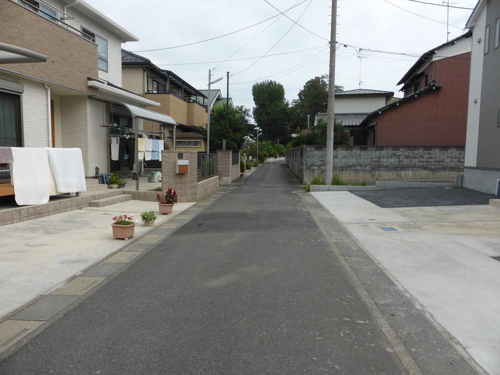 Local photos, including front road. Local front road