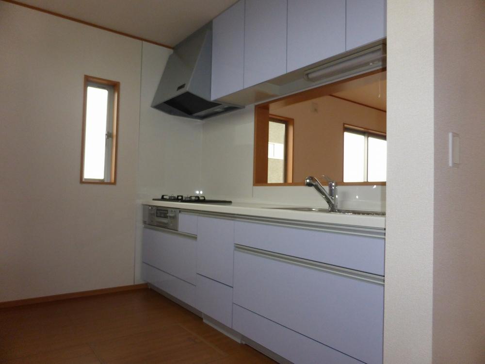 Kitchen. 2013.10.29 shooting. Storage enhancement of kitchen