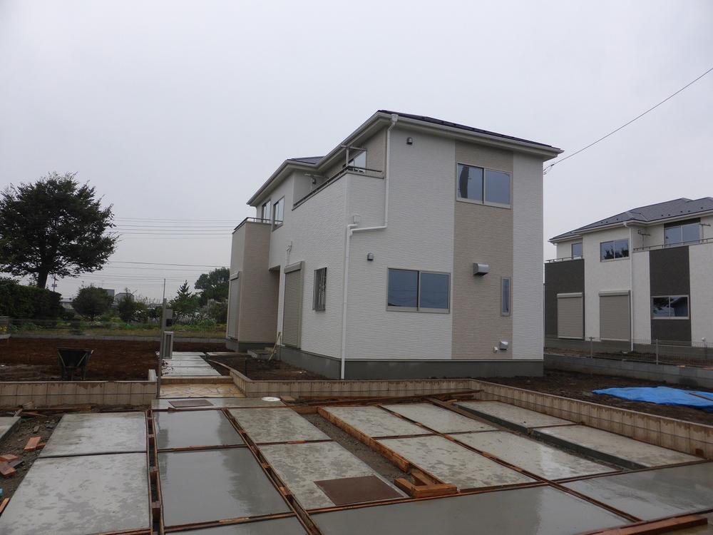 Parking lot. 2013.10.29 shooting. Parking Lot. 3 units can be parking.