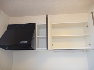 Kitchen.  ■ Kitchen storage