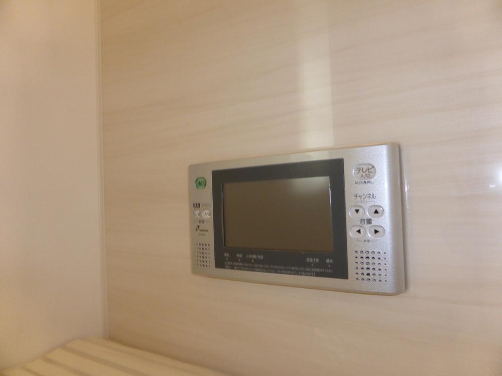 Bathroom. 2013.10.28 shooting. With bathroom TV. Bus time while watching the TV slowly