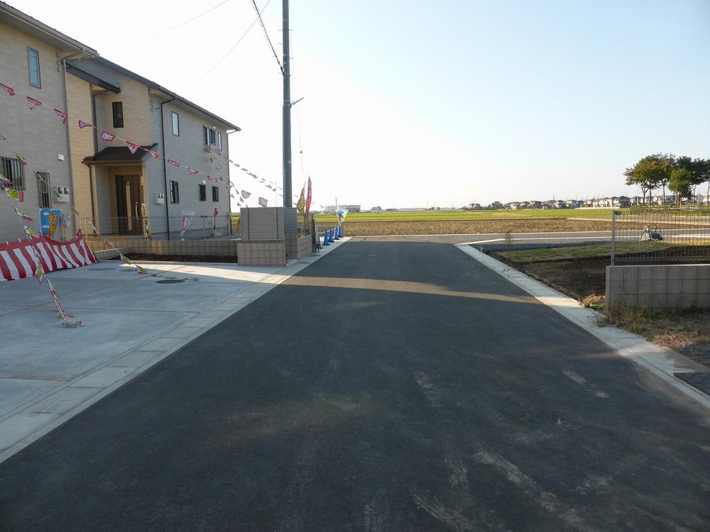 Local photos, including front road. 2013.10.28 shooting. 