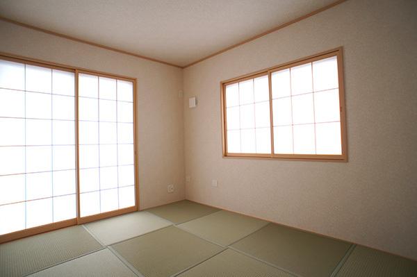 Non-living room. 1 Building