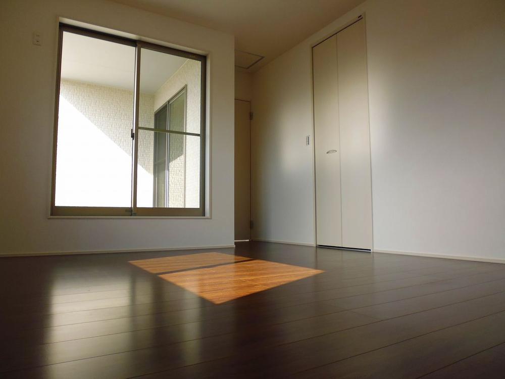 Non-living room. 6 Building Master bedroom