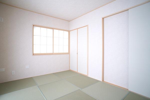 Non-living room. 1 Building