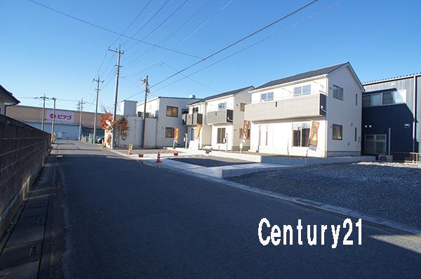 Local photos, including front road. 11 / 26 shooting