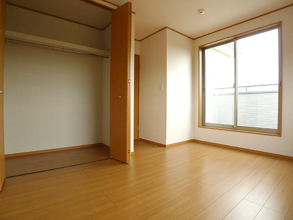 Non-living room. 1 Building