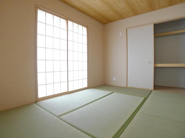 Non-living room. 1 Building